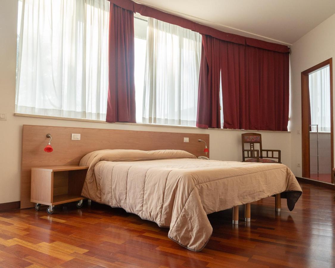 Hotel All'Oasi Paese Ngoại thất bức ảnh