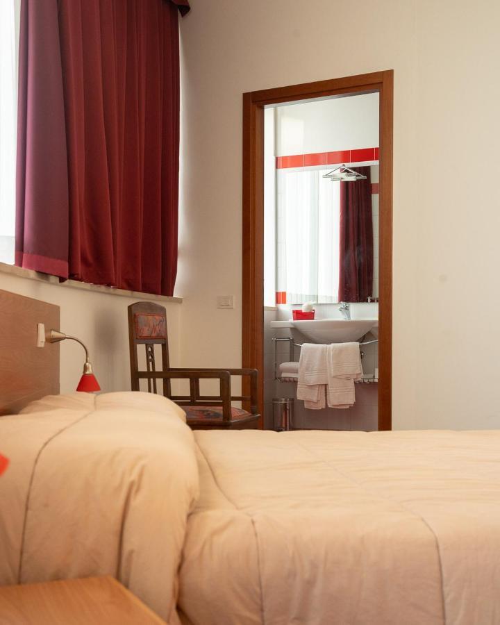 Hotel All'Oasi Paese Ngoại thất bức ảnh