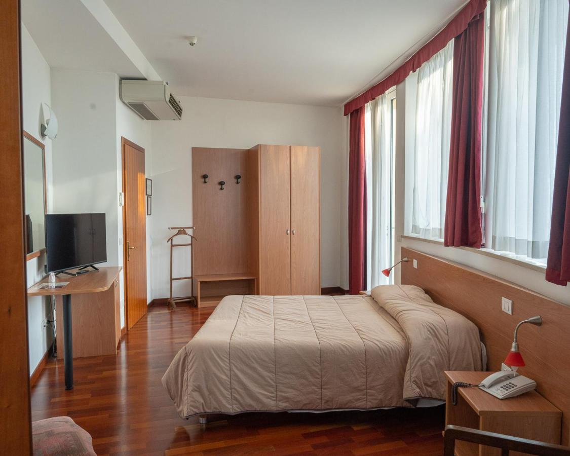 Hotel All'Oasi Paese Ngoại thất bức ảnh