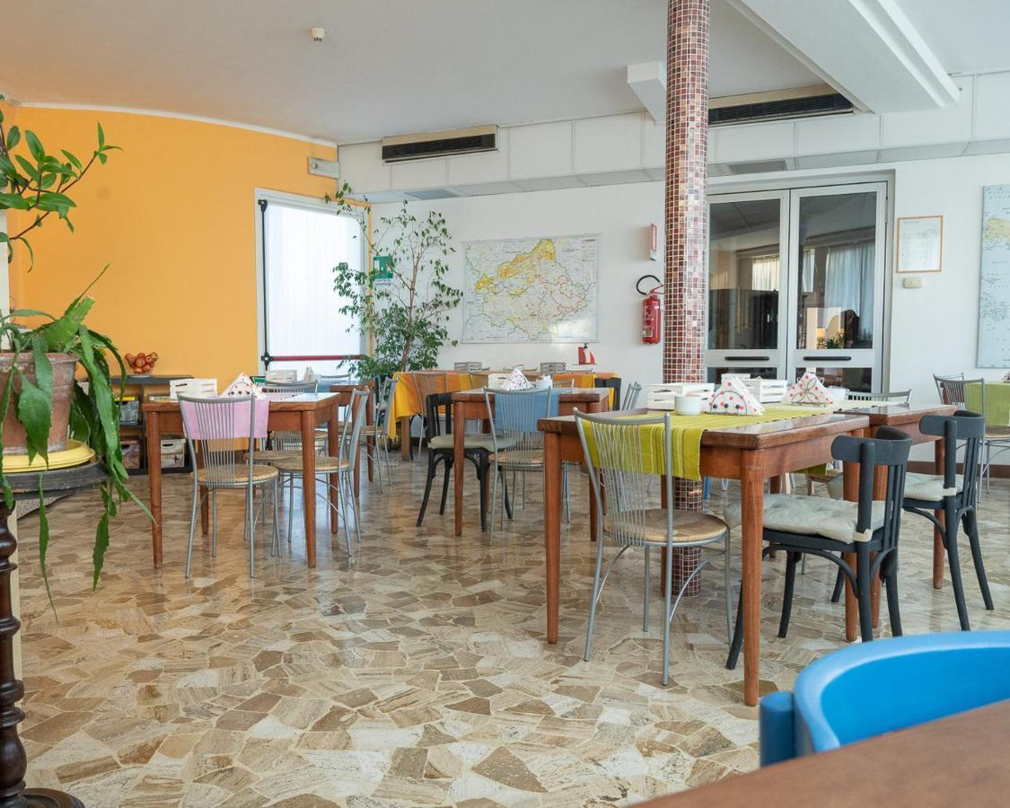 Hotel All'Oasi Paese Ngoại thất bức ảnh