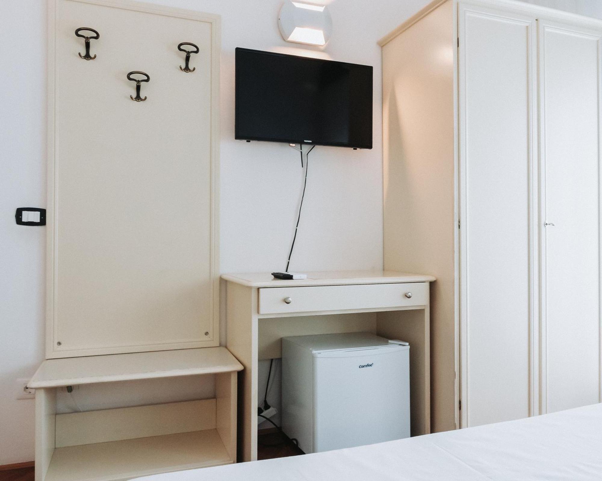 Hotel All'Oasi Paese Ngoại thất bức ảnh